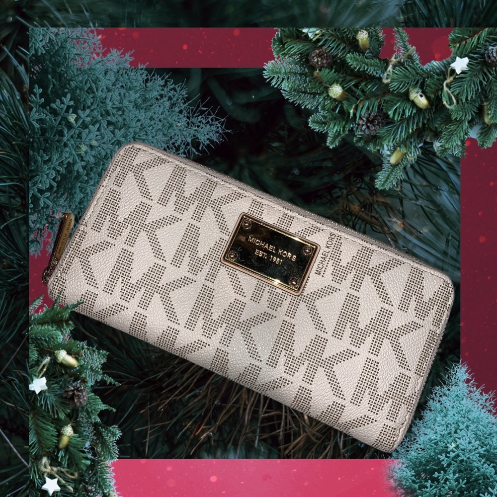 Michael Kors Envelope Wallet